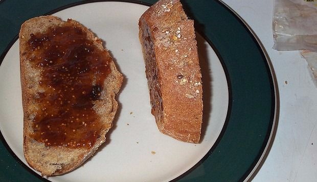 Инжирное варенье с фундуком